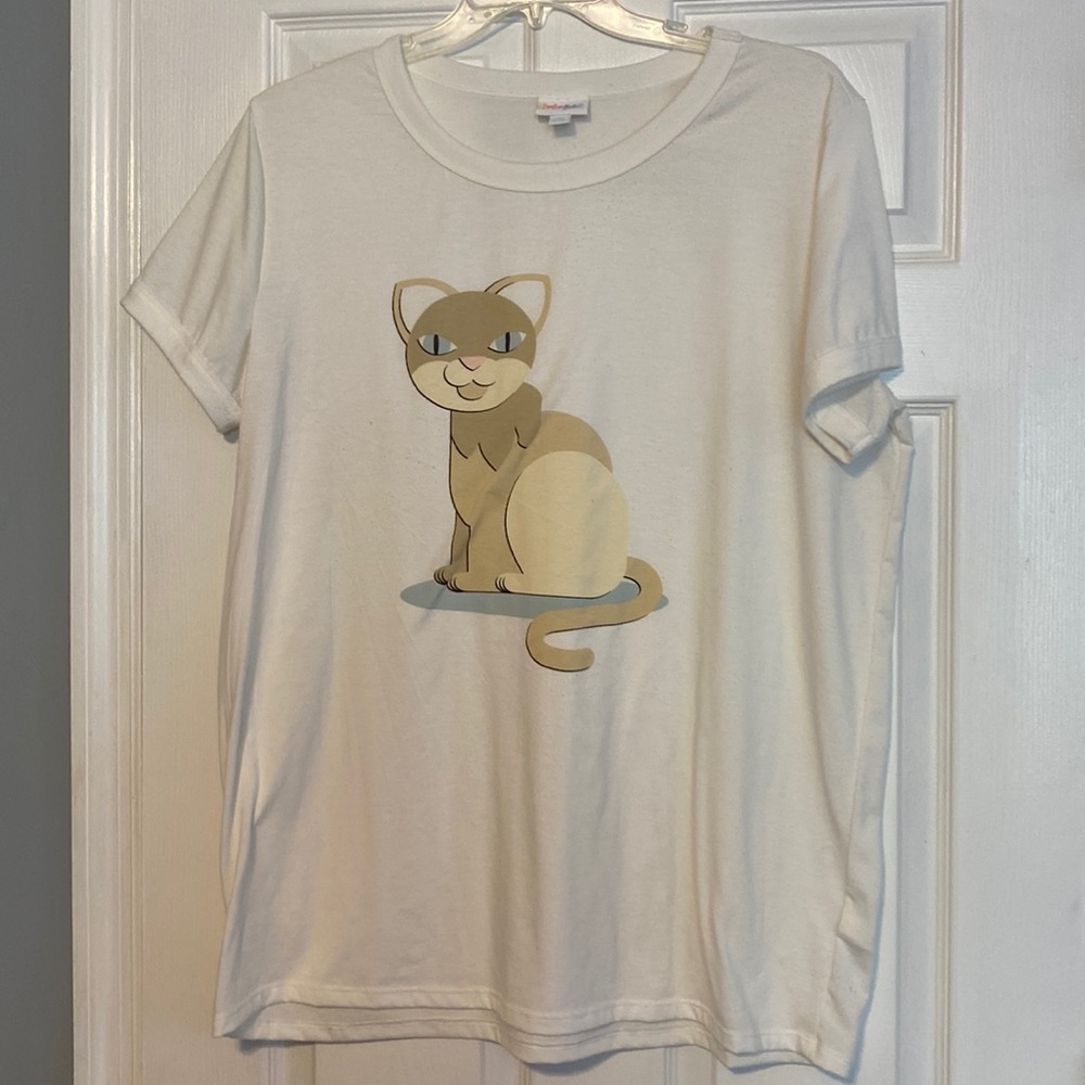 Lularoe Short Sleeve Tee Cat Sz 2XL Plus (pilling)